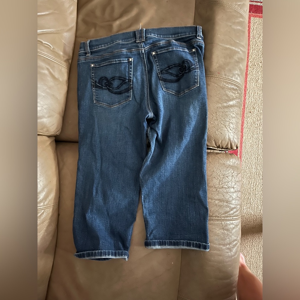 Whbm petal pushers size 6